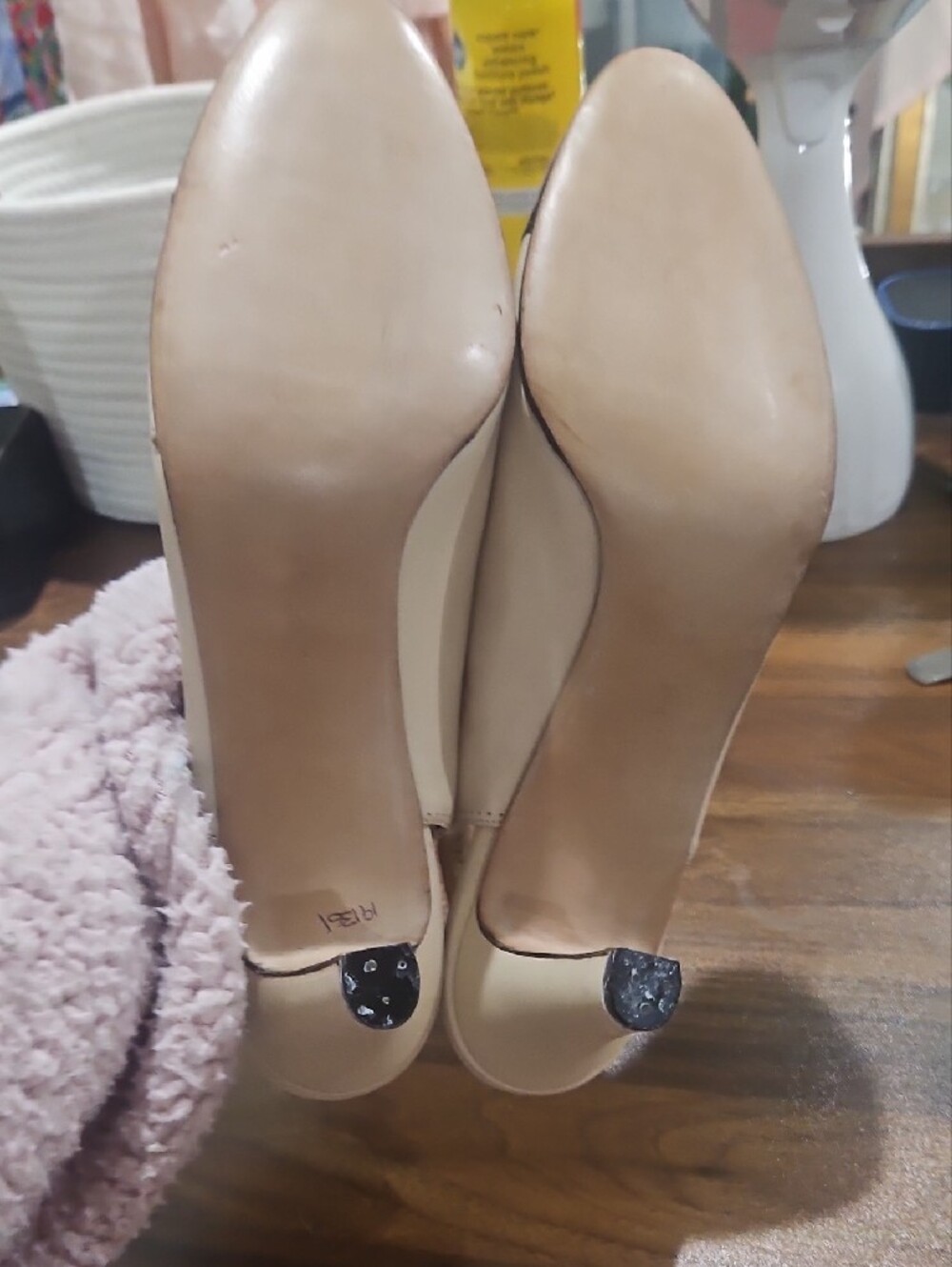 Salvatore Ferragamo Cream and Black Heart Cap Toe Slingback Pumps sz 8.5 - Picture 11 of 11